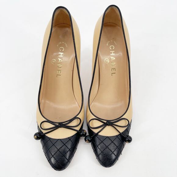 Chanel Vintage Beige with Black Quilted Cap Toe CC Bow Heels EU 37 Leather Pumps - Picture 6 of 15